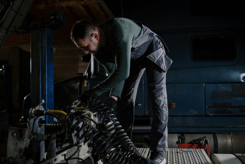 Freinage pneumatique poids lourd : flexibles spiralés tracteur-remorque Freinage pneumatique poids lourd : flexibles spiralés tracteur-remorque
